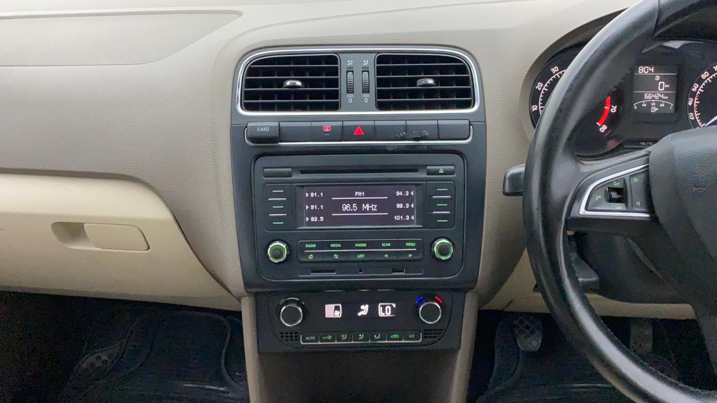 2015 Skoda Rapid ELEGANCE 1.6 MPI MT, Petrol, Manual, 66,645 km, Air Conditioner