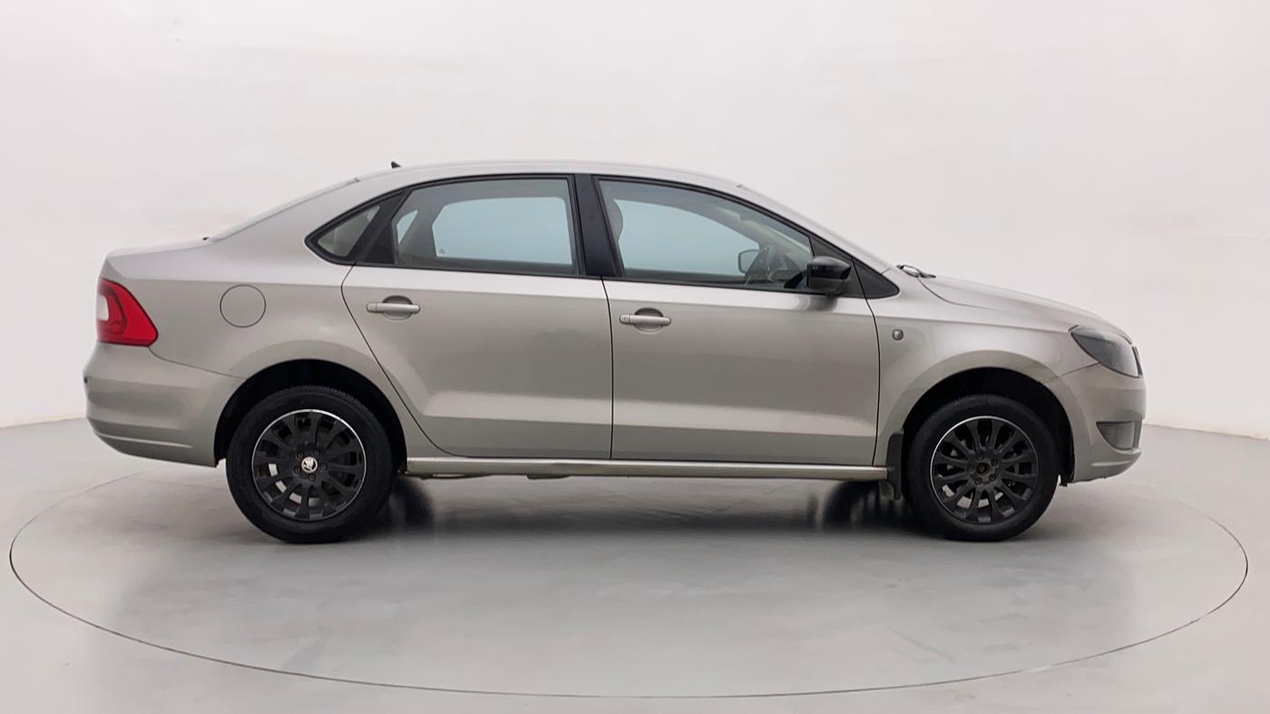 2015 Skoda Rapid ELEGANCE 1.6 MPI MT, Petrol, Manual, 66,645 km, Right Side View