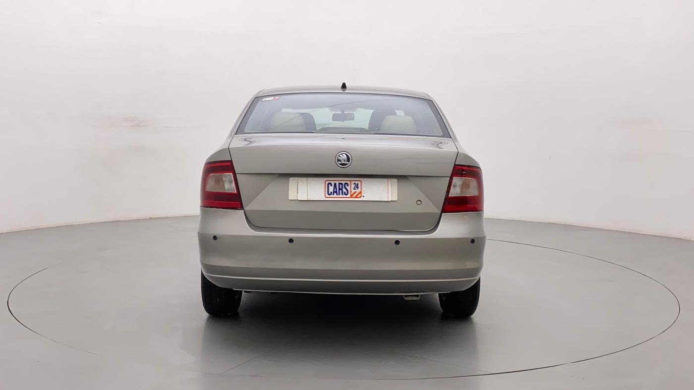 2015 Skoda Rapid ELEGANCE 1.6 MPI MT, Petrol, Manual, 66,645 km, Back/Rear