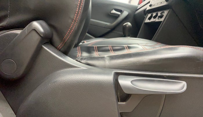 2016 Volkswagen Polo COMFORTLINE 1.2L, Petrol, Manual, 70,511 km, Driver Side Adjustment Panel