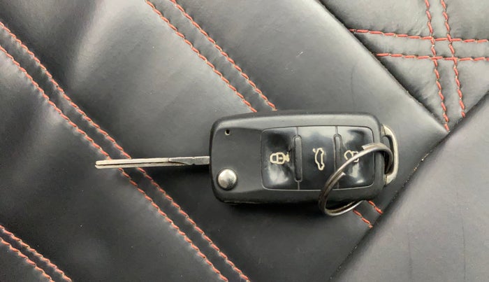 2016 Volkswagen Polo COMFORTLINE 1.2L, Petrol, Manual, 70,511 km, Key Close Up