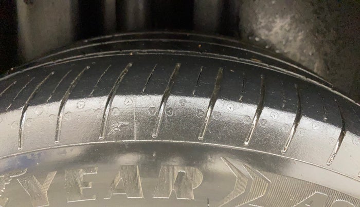 2016 Volkswagen Polo COMFORTLINE 1.2L, Petrol, Manual, 70,511 km, Right Rear Tyre Tread