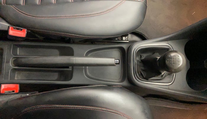 2016 Volkswagen Polo COMFORTLINE 1.2L, Petrol, Manual, 70,511 km, Gear Lever