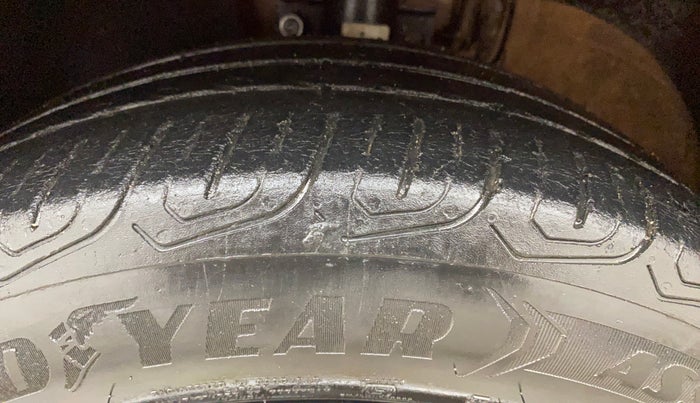 2016 Volkswagen Polo COMFORTLINE 1.2L, Petrol, Manual, 70,511 km, Left Front Tyre Tread