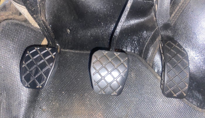 2016 Volkswagen Polo COMFORTLINE 1.2L, Petrol, Manual, 70,511 km, Pedals