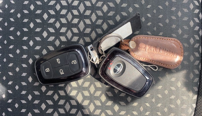 2019 Tata NEXON XZ PLUS PETROL, Petrol, Manual, 19,173 km, Key Close Up