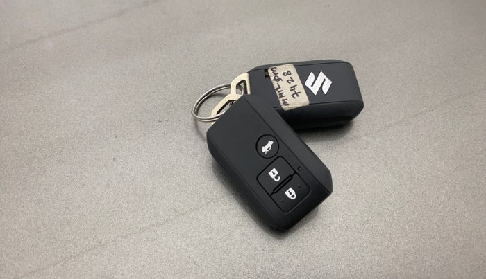 2018 Maruti Dzire ZXI, Petrol, Manual, 48,614 km, Key Close Up