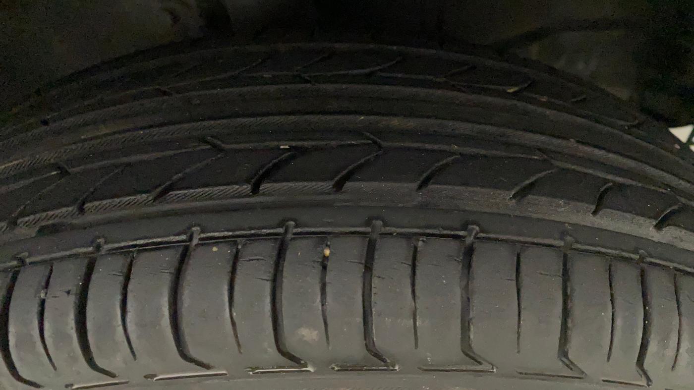 2013 Maruti Wagon R 1.0 VXI, Petrol, Manual, 68,427 km, Right Front Tyre Tread