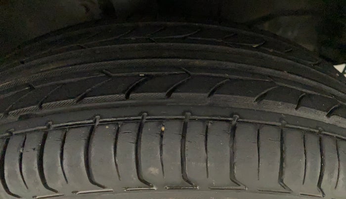 2013 Maruti Wagon R 1.0 VXI, Petrol, Manual, 68,427 km, Right Front Tyre Tread
