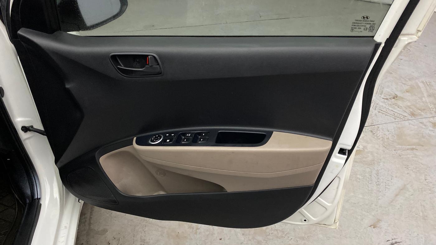 2016 Hyundai Grand i10 MAGNA 1.2 KAPPA VTVT, Petrol, Manual, 27,351 km, Driver Side Door Panels Control
