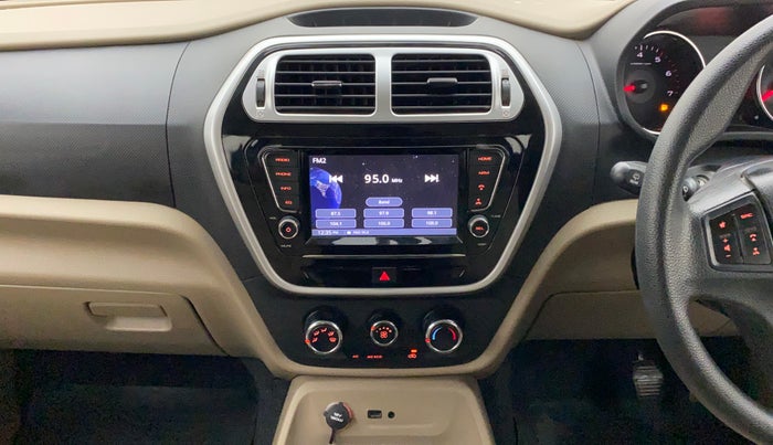 2018 Mahindra TUV300 T10 AMT DUAL TONE, Diesel, Automatic, 49,269 km, Air Conditioner