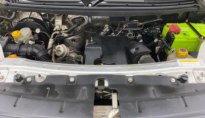 2018 Mahindra TUV300 T10 AMT DUAL TONE, Diesel, Automatic, 49,269 km, Open Bonet