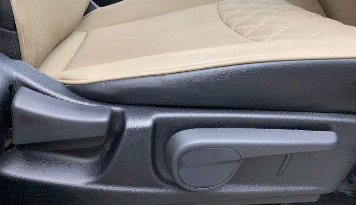 2018 Mahindra TUV300 T10 AMT DUAL TONE, Diesel, Automatic, 49,269 km, Driver Side Adjustment Panel
