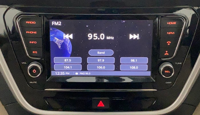 2018 Mahindra TUV300 T10 AMT DUAL TONE, Diesel, Automatic, 49,269 km, Infotainment System