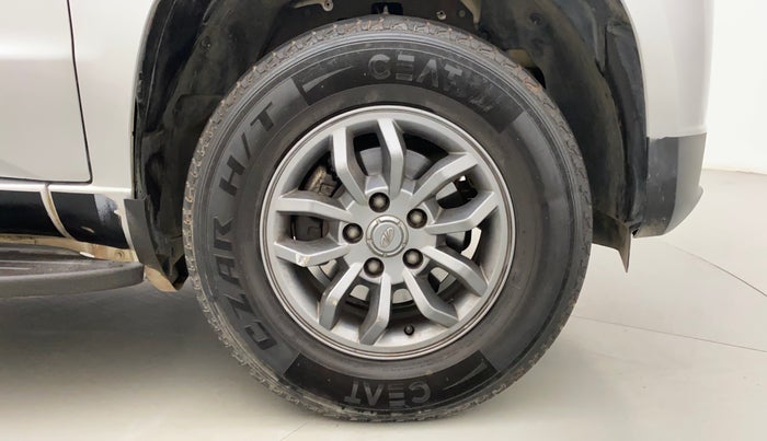 2018 Mahindra TUV300 T10 AMT DUAL TONE, Diesel, Automatic, 49,269 km, Right Front Wheel
