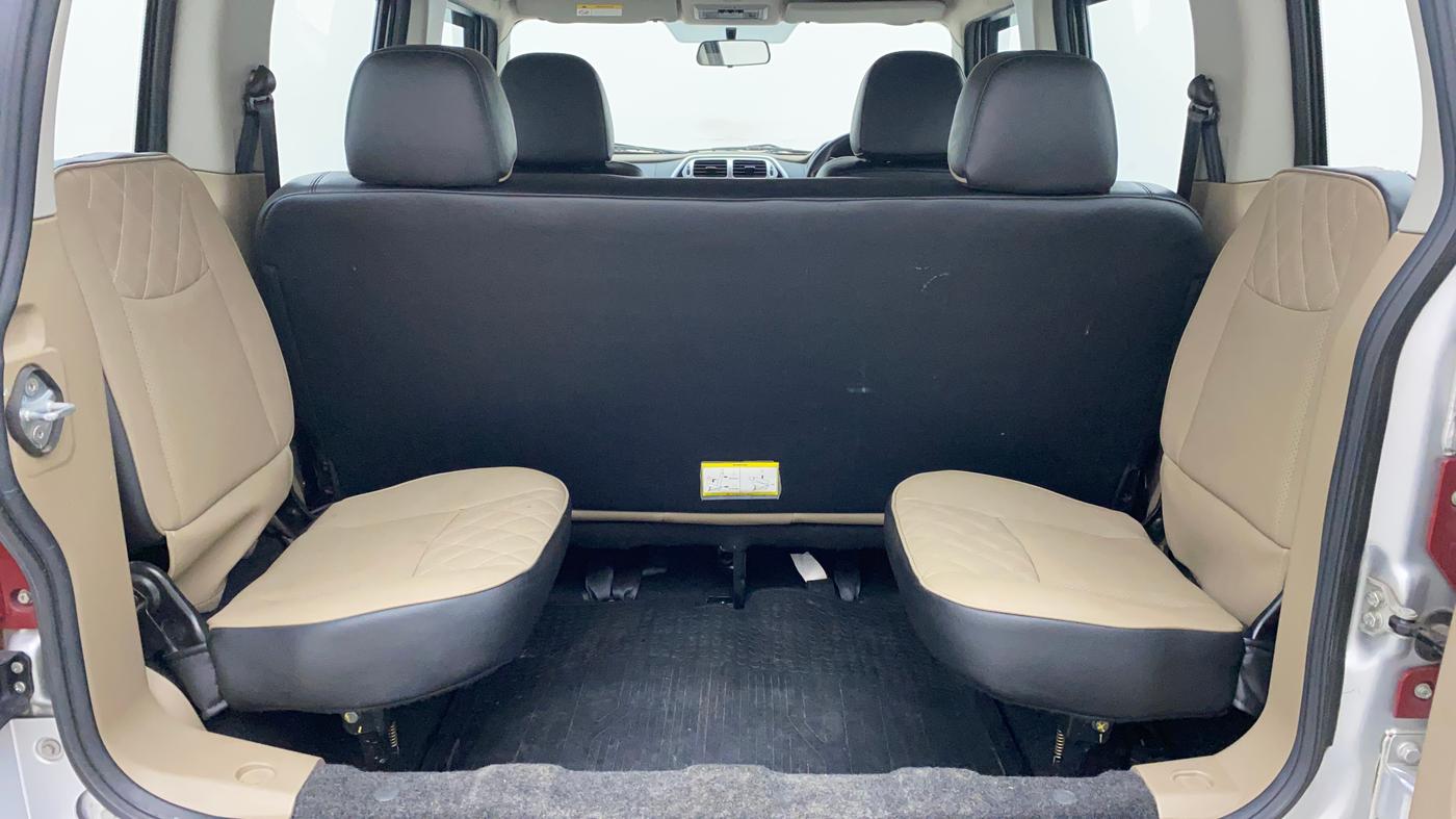 2018 Mahindra TUV300 T10 AMT DUAL TONE, Diesel, Automatic, 49,269 km, Third Seat Row ( optional )