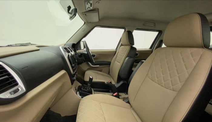 2018 Mahindra TUV300 T10 AMT DUAL TONE, Diesel, Automatic, 49,269 km, Right Side Front Door Cabin