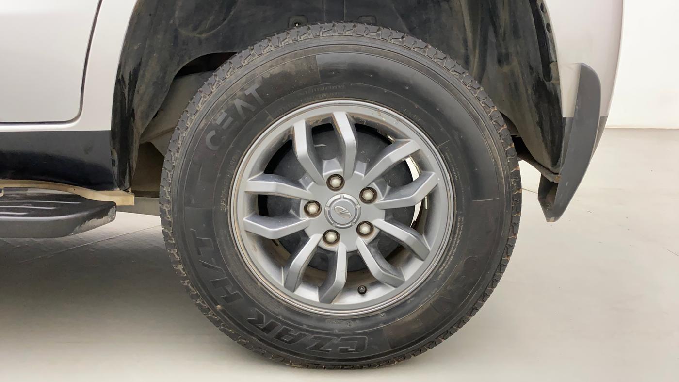 2018 Mahindra TUV300 T10 AMT DUAL TONE, Diesel, Automatic, 49,269 km, Left Rear Wheel
