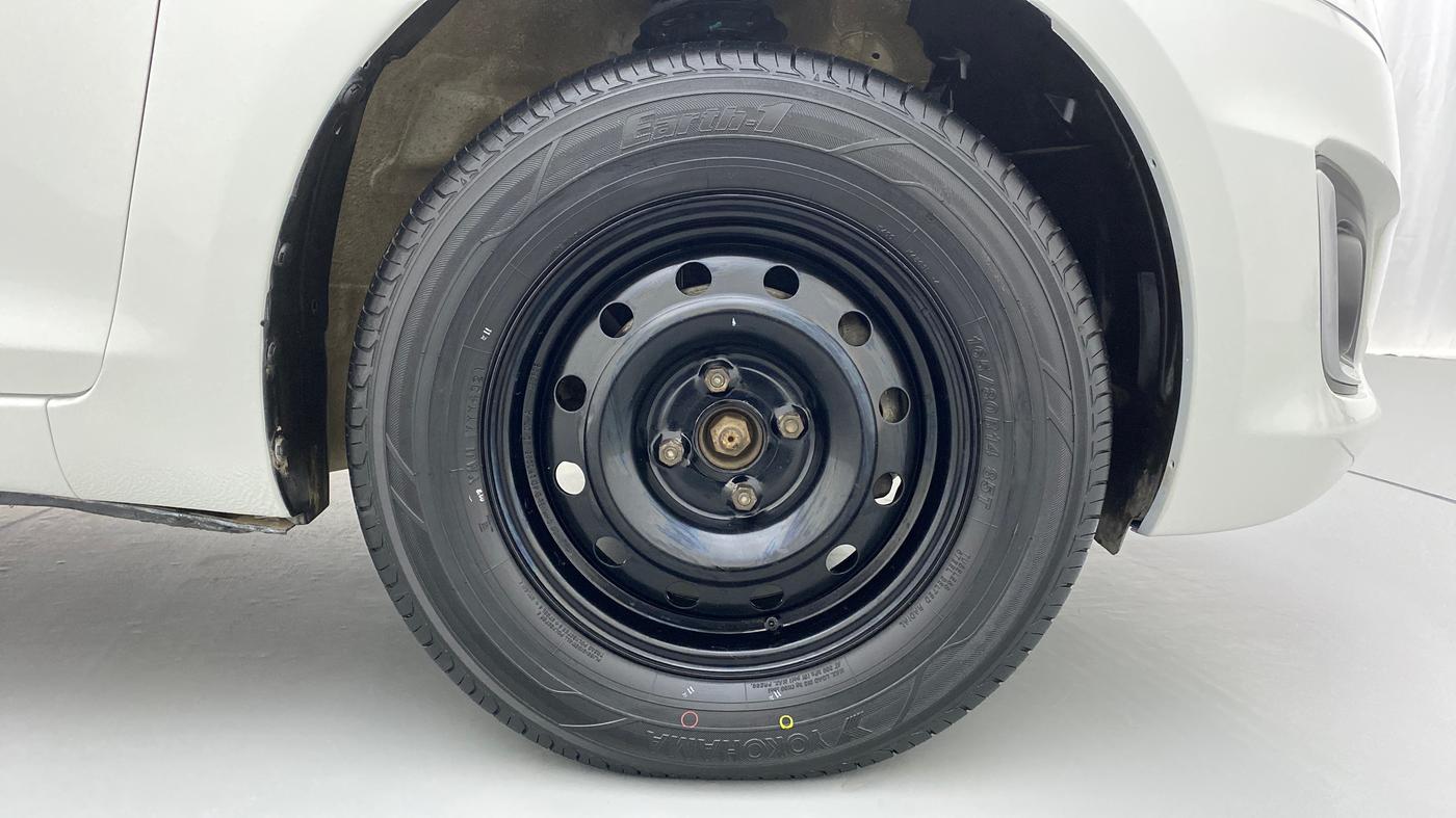 2015 Maruti Swift VDI, Diesel, Manual, 1,83,441 km, Right Front Tyre