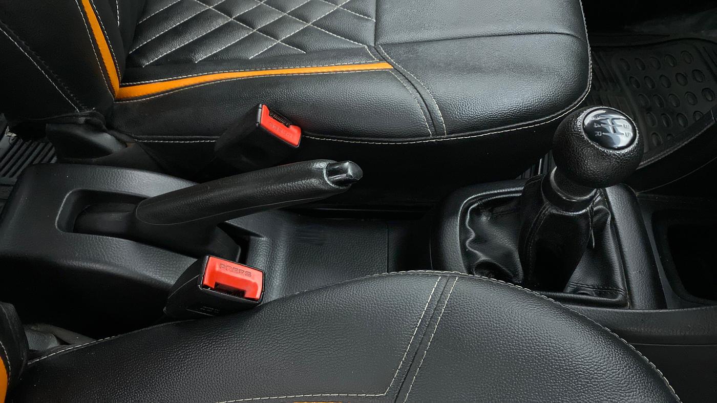 2015 Maruti Swift VDI, Diesel, Manual, 1,83,441 km, Gear Lever