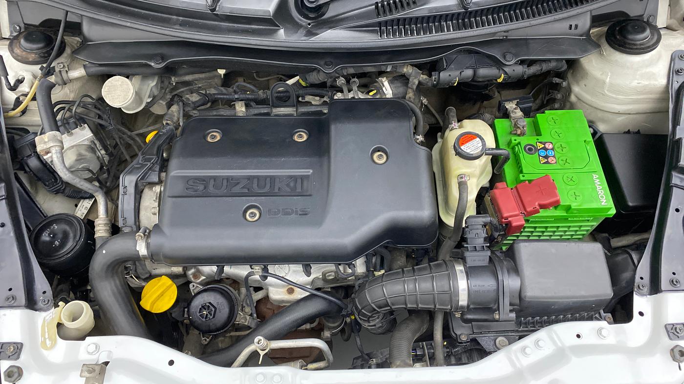 2015 Maruti Swift VDI, Diesel, Manual, 1,83,441 km, Engine Bonet View
