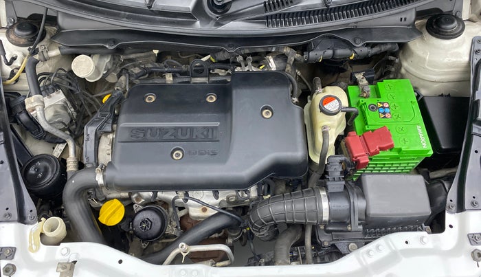 2015 Maruti Swift VDI, Diesel, Manual, 1,83,441 km, Engine Bonet View