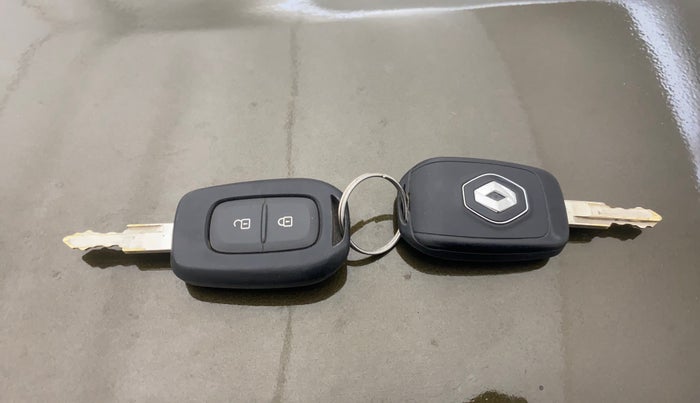 2021 Renault Kwid RXT 1.0 (O), Petrol, Manual, 36,999 km, Key Close Up