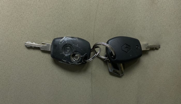 2014 Renault Duster 85 PS RXL DIESEL, Diesel, Manual, 1,08,474 km, Key Close Up