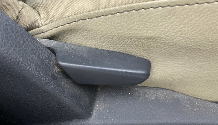 2014 Renault Duster 85 PS RXL DIESEL, Diesel, Manual, 1,08,474 km, Driver Side Adjustment Panel