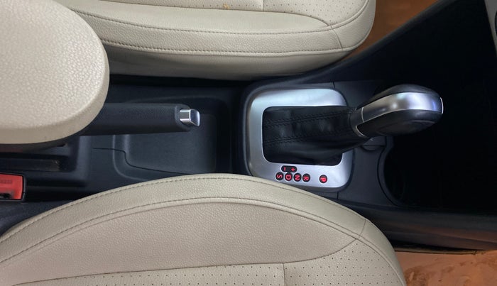 2020 Volkswagen Vento HIGHLINE PLUS 1.0L TSI AT, Petrol, Automatic, 92,609 km, Gear Lever