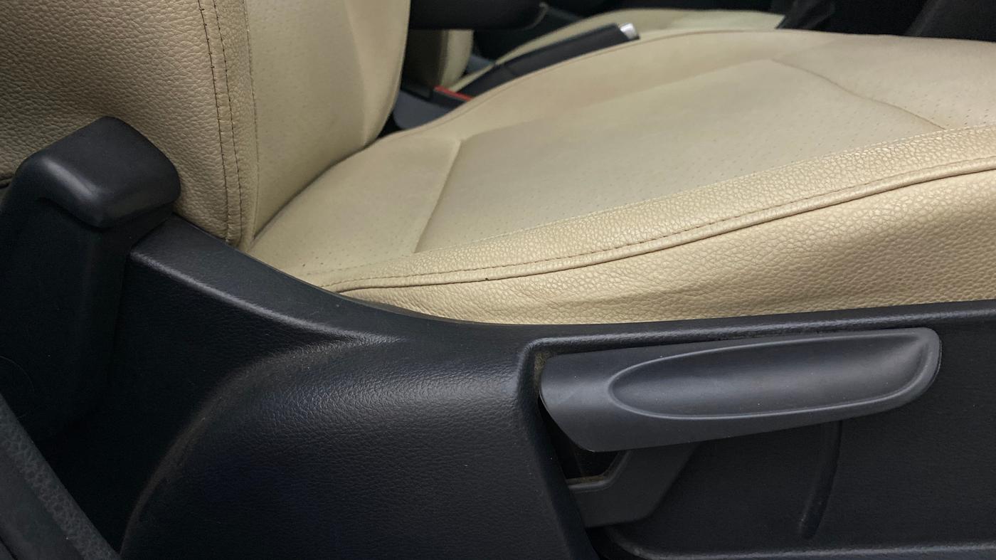 2020 Volkswagen Vento HIGHLINE PLUS 1.0L TSI AT, Petrol, Automatic, 92,609 km, Driver Side Adjustment Panel