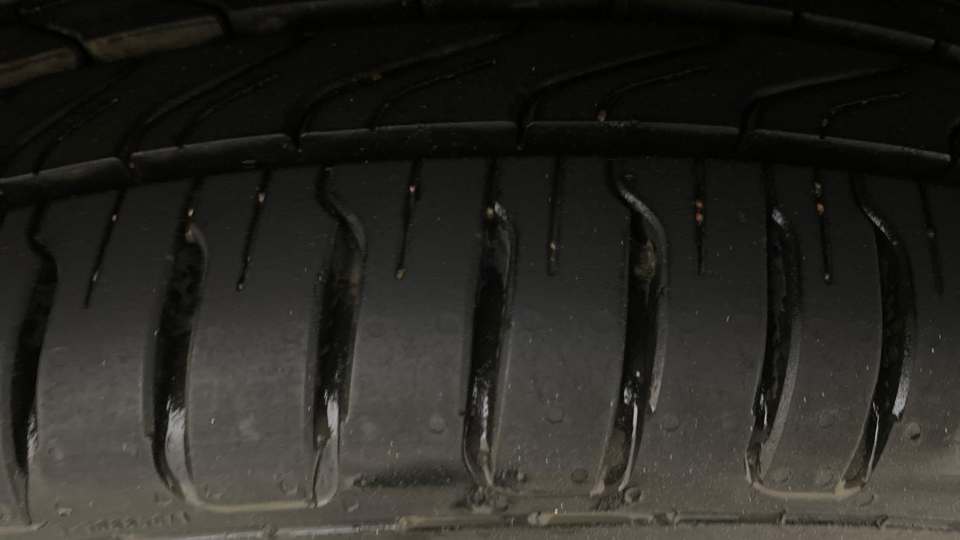 2020 Volkswagen Vento HIGHLINE PLUS 1.0L TSI AT, Petrol, Automatic, 92,609 km, Left Rear Tyre Tread