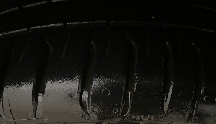 2020 Volkswagen Vento HIGHLINE PLUS 1.0L TSI AT, Petrol, Automatic, 92,609 km, Right Front Tyre Tread