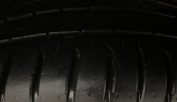 2020 Volkswagen Vento HIGHLINE PLUS 1.0L TSI AT, Petrol, Automatic, 92,609 km, Left Front Tyre Tread