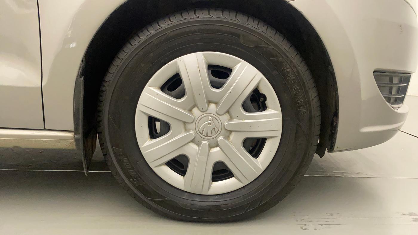 2013 Skoda Rapid ACTIVE 1.6 MPI MT PLUS, Petrol, Manual, 48,095 km, Right Front Wheel