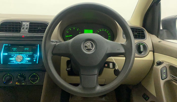 2013 Skoda Rapid ACTIVE 1.6 MPI MT PLUS, Petrol, Manual, 48,095 km, Steering Wheel Close Up