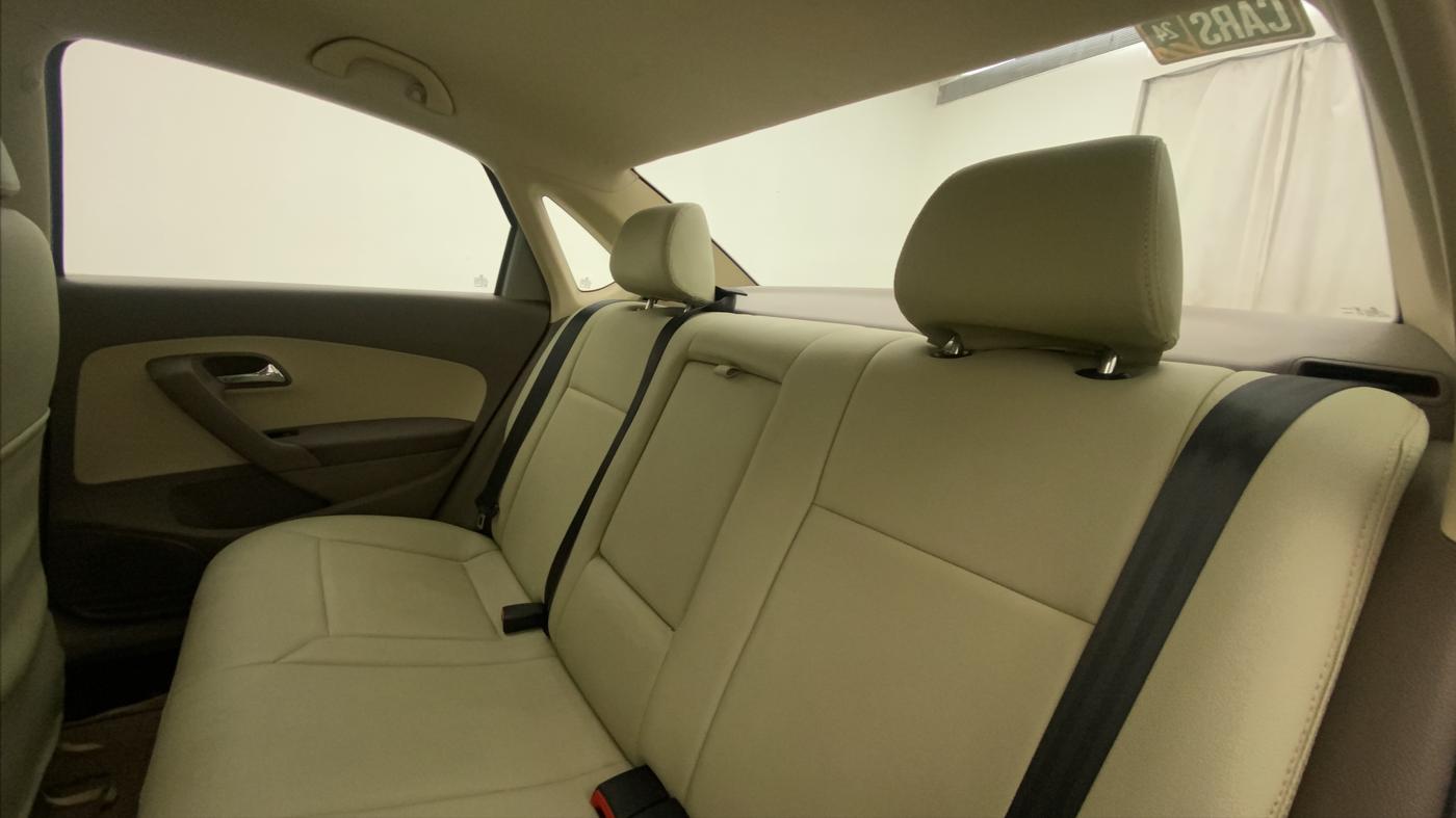 2013 Skoda Rapid ACTIVE 1.6 MPI MT PLUS, Petrol, Manual, 48,095 km, Right Side Rear Door Cabin
