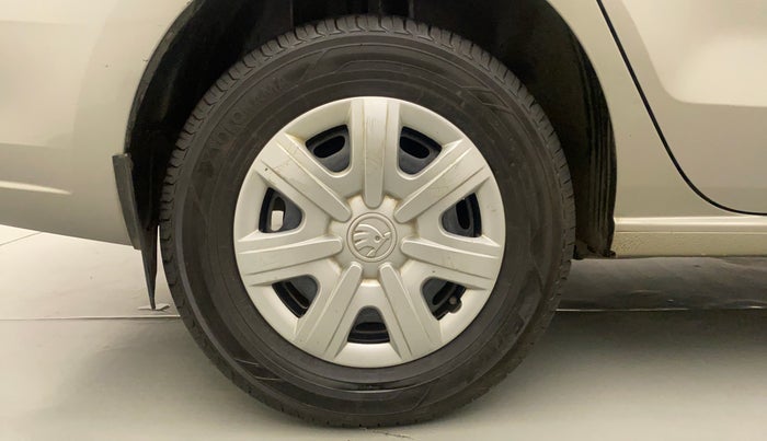 2013 Skoda Rapid ACTIVE 1.6 MPI MT PLUS, Petrol, Manual, 48,095 km, Right Rear Wheel