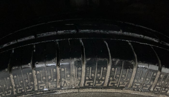 2021 Maruti Baleno DELTA PETROL 1.2, Petrol, Manual, 75,742 km, Right Front Tyre Tread