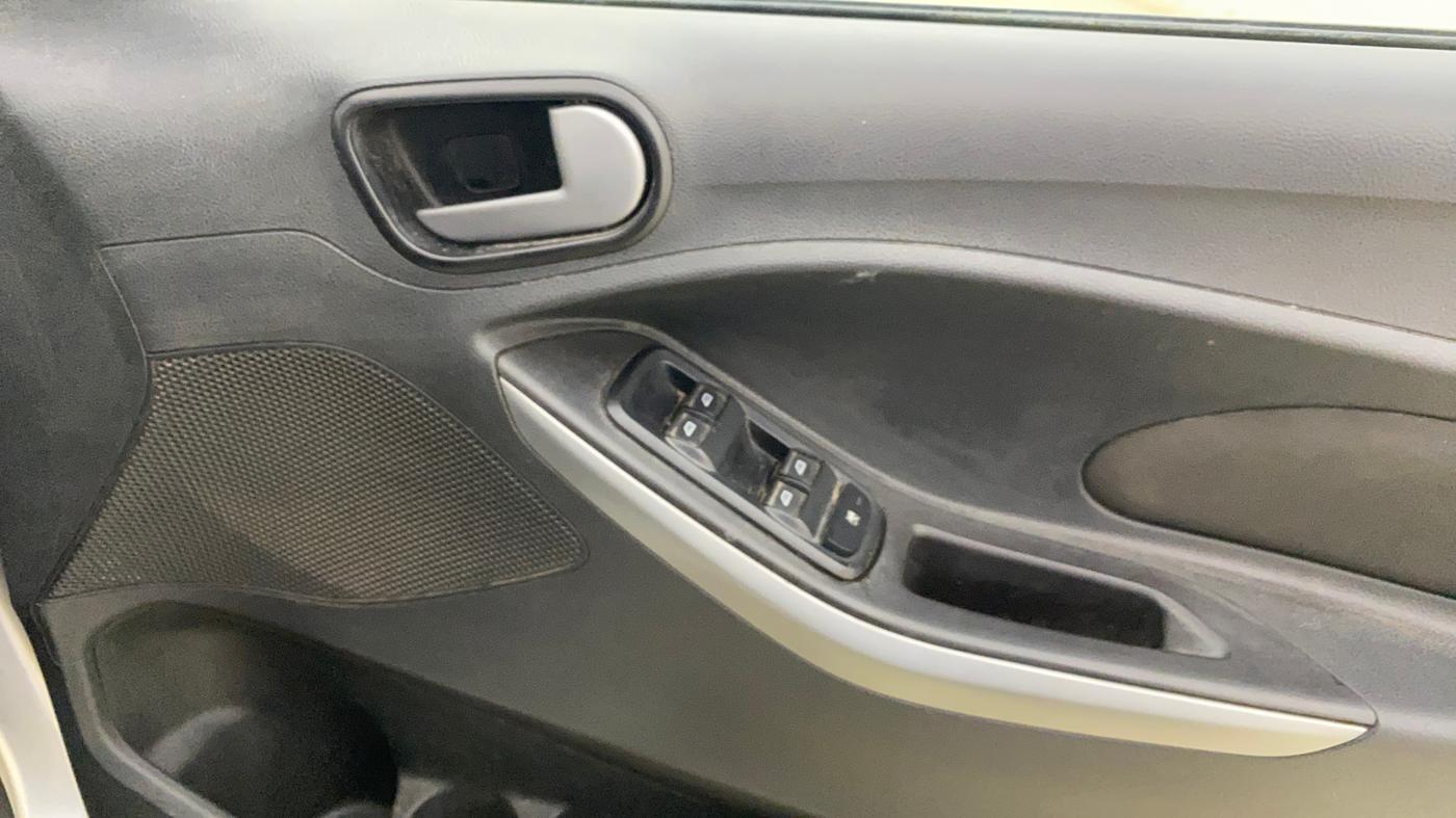 2016 Ford New Figo TREND 1.2 PETROL, Petrol, Manual, 1,13,126 km, Driver Side Door Panels Control