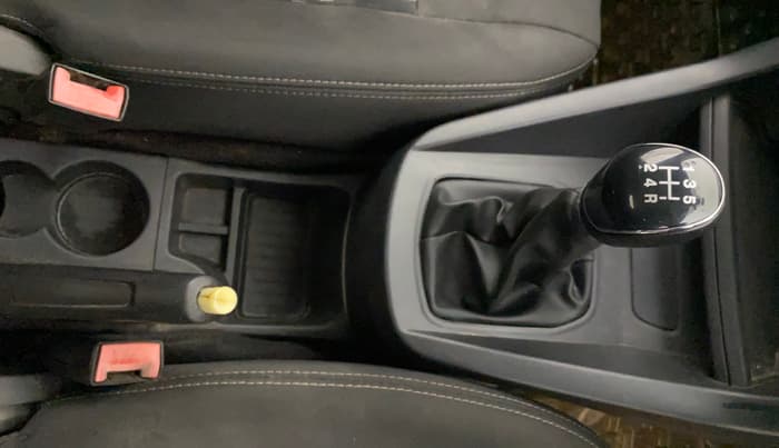 2016 Ford New Figo TREND 1.2 PETROL, Petrol, Manual, 1,11,369 km, Gear Lever