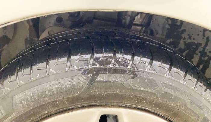 2016 Ford New Figo TREND 1.2 PETROL, Petrol, Manual, 1,11,369 km, Left Front Tyre Tread