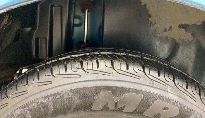 2014 Maruti Swift Dzire VXI, Petrol, Manual, 1,26,963 km, Right Rear Tyre Tread