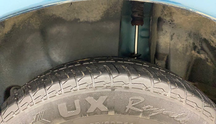 2014 Maruti Swift Dzire VXI, Petrol, Manual, 1,26,963 km, Left Rear Tyre Tread