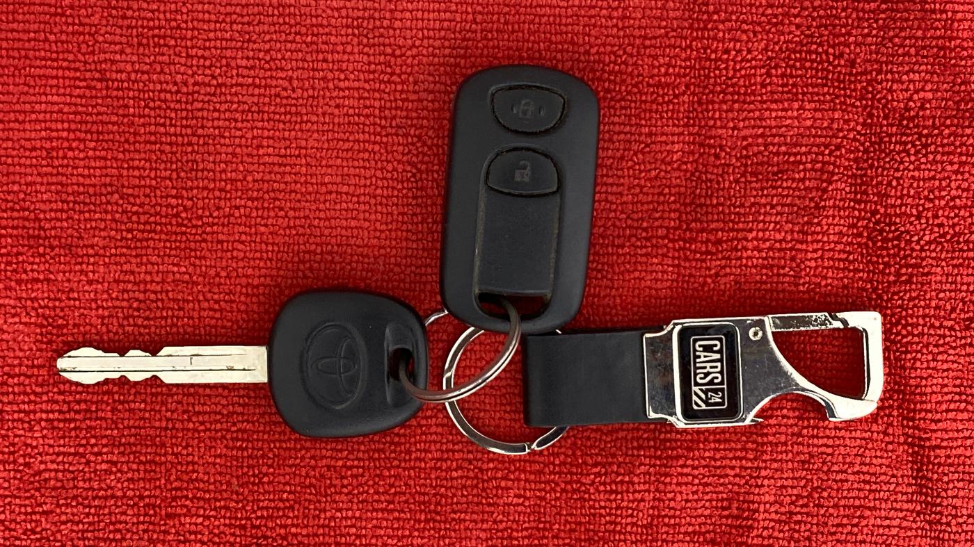 2013 Toyota Etios G, Petrol, Manual, 79,494 km, Key Close Up