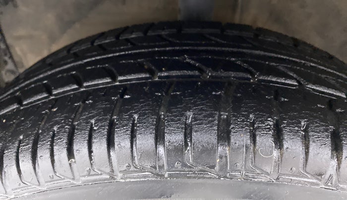 2013 Toyota Etios G, Petrol, Manual, 79,494 km, Left Front Tyre Tread