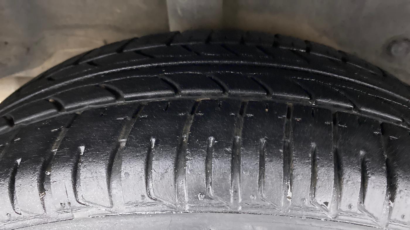2013 Toyota Etios G, Petrol, Manual, 79,494 km, Right Rear Tyre Tread