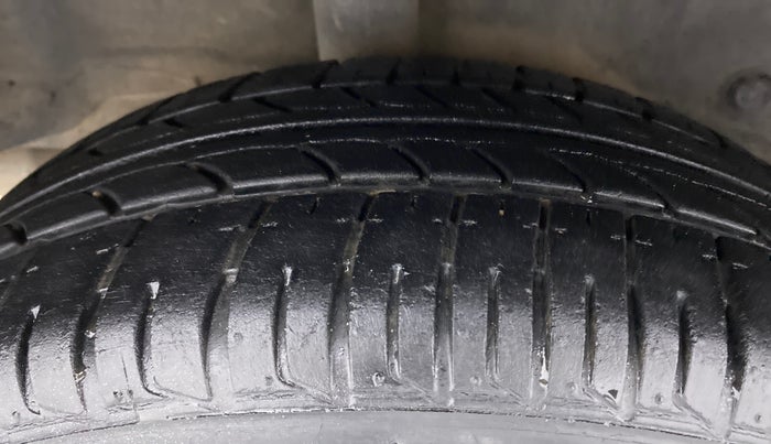 2013 Toyota Etios G, Petrol, Manual, 79,494 km, Right Rear Tyre Tread