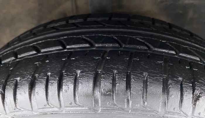 2013 Toyota Etios G, Petrol, Manual, 79,494 km, Right Front Tyre Tread