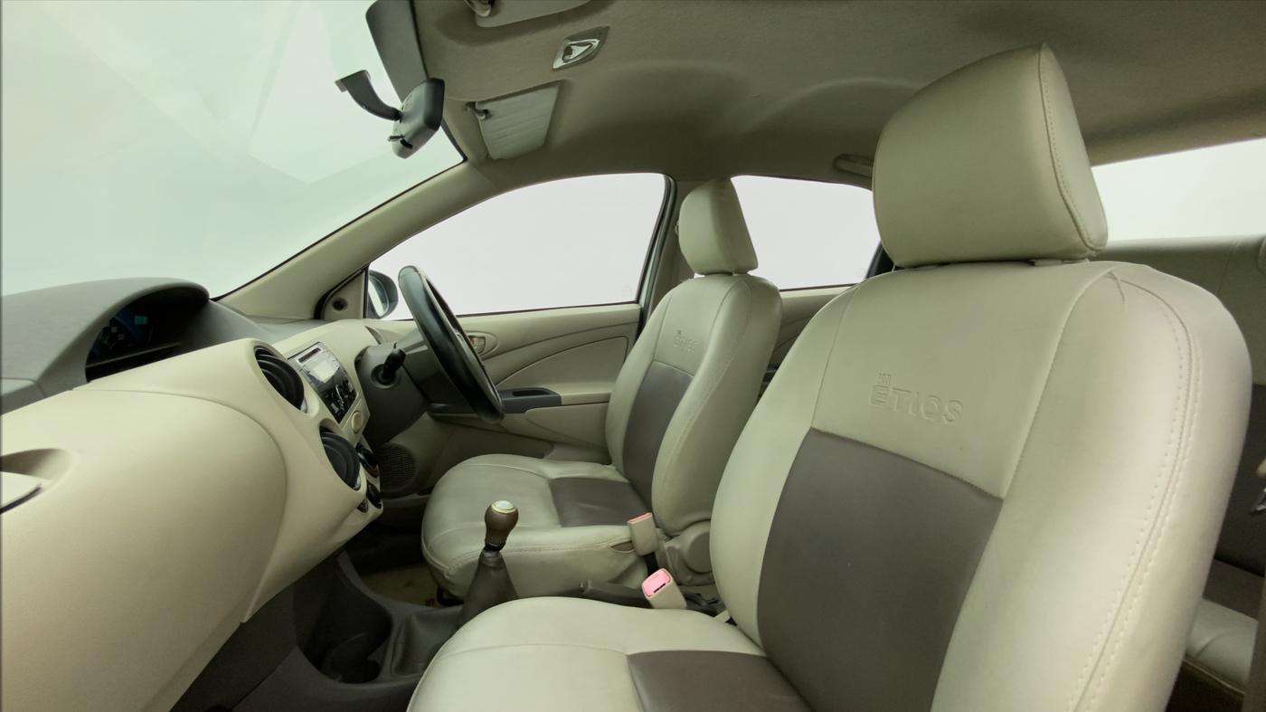 2013 Toyota Etios G, Petrol, Manual, 79,494 km, Right Side Front Door Cabin